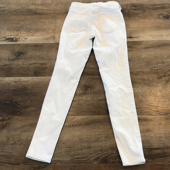 🚨50% Off Sale🚨 American Eagle Jeans White